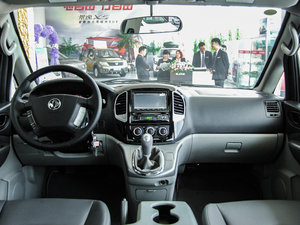 2015款M5 Q3 2.0L 7座短轴豪华型 内饰全景