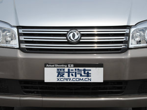 2015款M5 Q7 2.0L 9座长轴舒适型 中网