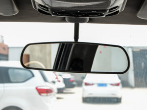 2015款M5 Q7 2.0L 9座长轴舒适型 车内后视镜