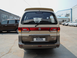 2015款M5 Q3 2.0L 7座长轴舒适型 正后	
