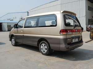 2015款M5 Q3 2.0L 7座长轴舒适型 左后45度