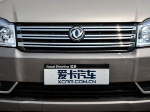 2015款M5 Q3 2.0L 7座长轴舒适型 中网