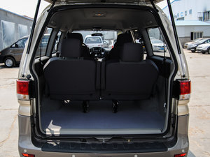 2015款M5 Q3 2.0L 7座长轴舒适型 行李厢空间