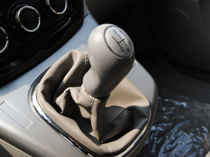 2015款M5 Q3 2.0L 7座长轴舒适型 换挡杆
