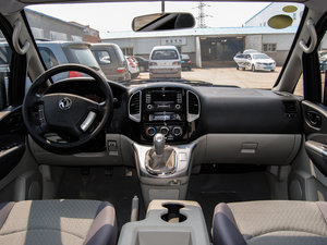 2015款M5 Q3 2.0L 7座长轴舒适型 内饰全景