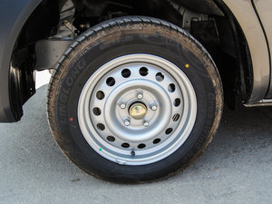 2015款V3 1.5L 5座特供版 国IV 轮圈