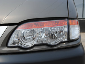 2015款V3 1.5L 5座特惠版 国IV 大灯