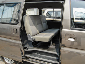 2015款V3 1.5L 5座特惠版 国IV 后排空间