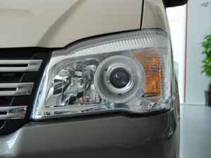 2015款M5 Q7 2.0L 7座长轴舒适型 大灯