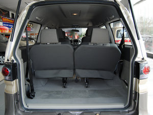 2015款M5 Q7 2.0L 7座长轴舒适型 行李厢空间