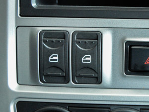 2015款M5 Q7 2.0L 7座长轴舒适型 主驾车窗控制区	