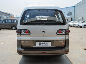 2015款M3 1.6L 7座标准型 正后	