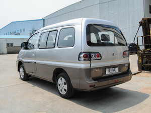 2015款M3 1.6L 7座标准型 左后45度