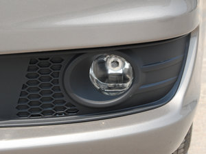 2015款M3 1.6L 7座标准型 前雾灯