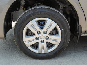 2015款M3 1.6L 7座标准型 轮圈