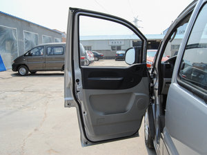 2015款M3 1.6L 7座标准型 驾驶位车门