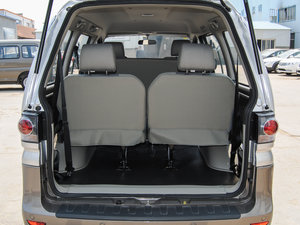 2015款M3 1.6L 7座标准型 行李厢空间