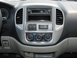 2015款M3 1.6L 7座标准型 中控台