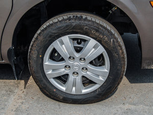 2015款V3 1.5L 7座舒适型 国IV 轮圈
