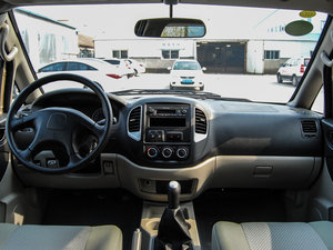 2015款V3 1.5L 7座舒适型 国IV 内饰全景
