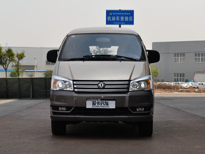2015款M5 Q3 2.0L 9座长轴舒适型 正前