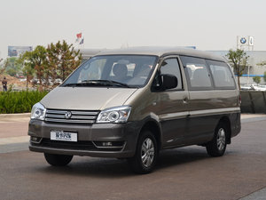 2015款M5 Q3 2.0L 9座长轴舒适型 左前45度