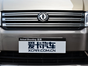 2015款M5 Q3 2.0L 9座长轴舒适型 中网