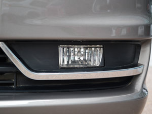 2015款M5 Q3 2.0L 9座长轴舒适型 前雾灯