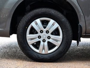 2015款M5 Q3 2.0L 9座长轴舒适型 轮圈