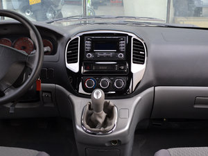 2015款M5 Q3 2.0L 9座长轴舒适型 中控台