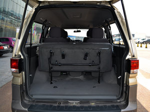 2015款M5 Q3 2.0L 9座长轴舒适型 行李厢空间
