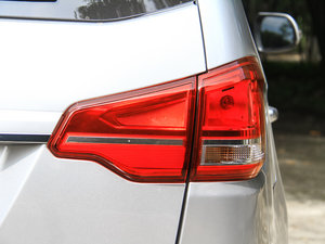 2016款1.6L 手动尊享型 尾灯