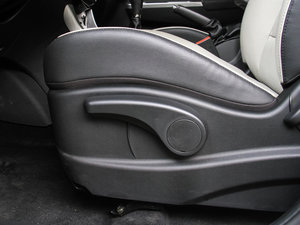 2016款1.6L 手动尊享型 主驾驶座椅调节