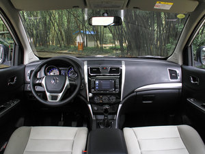 2016款1.6L 手动尊享型 内饰全景