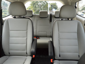 2016款1.5L 手动舒适型 后排座椅