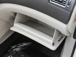 2016款1.5L 手动舒适型 手套箱