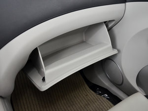 2016款1.6L CVT舒适型 手套箱
