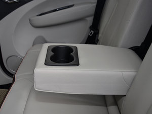2016款1.6L CVT舒适型 后排中央扶手