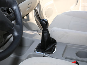 2017款V3 1.5L 手动豪华型 7座 换挡杆
