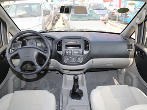 2017款V3 1.5L 手动豪华型 7座 内饰全景