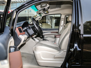 2017款M5 1.6L 手动豪华型  前排空间