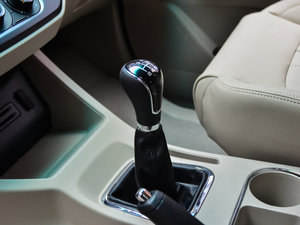 2017款M5L 1.6L 手动舒适型 7座 换挡杆
