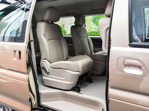 2017款M5L 1.6L 手动舒适型 7座 后排空间