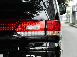 2017款M5 1.6L 手动标准型 尾灯