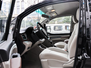 2017款M5 1.6L 手动标准型 前排空间