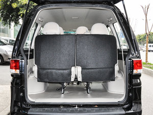 2017款M5 1.6L 手动标准型 行李厢空间