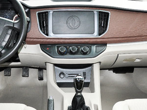 2017款M5 1.6L 手动标准型 中控台