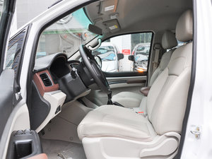2017款M5 1.6L 手动舒适型 前排空间