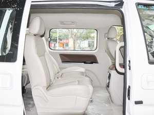 2017款M5 1.6L 手动舒适型 后排空间