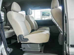 2017款V3 1.5L 手动舒适型 7座 后排空间